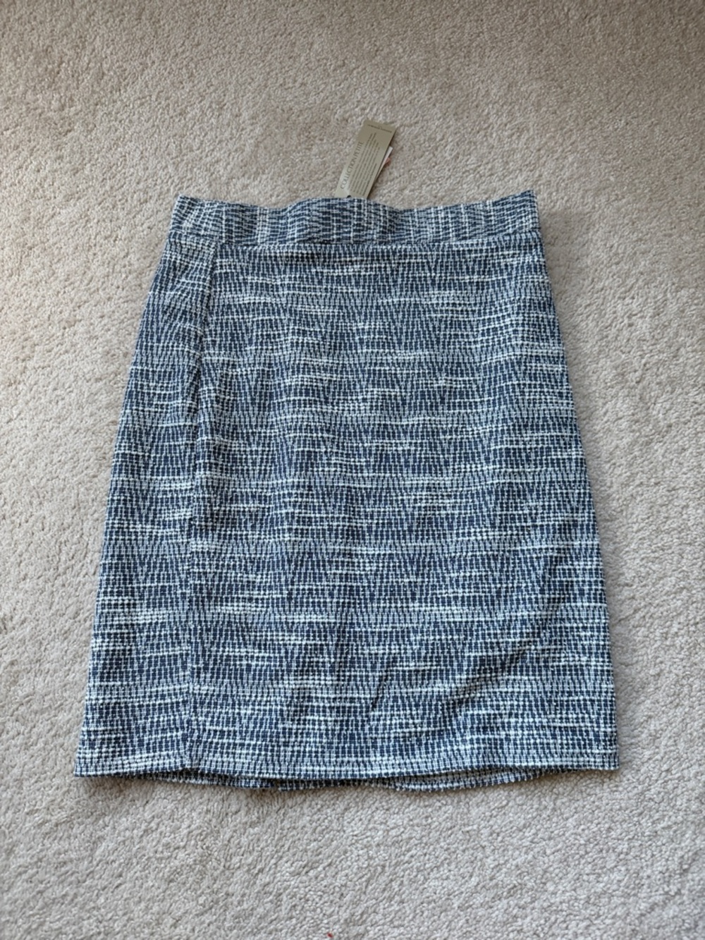 Banana Republic Textured Pencil Skirt in Navy and White Sz 2 petite